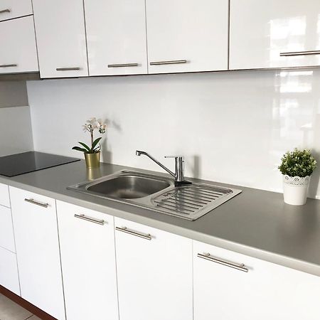 Al Krakowska 291A By Homeprime Warsawa Bagian luar foto